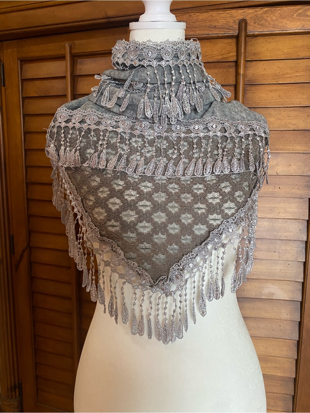 Lace Fringe Knit Triangle Wrap Scarf - Gray